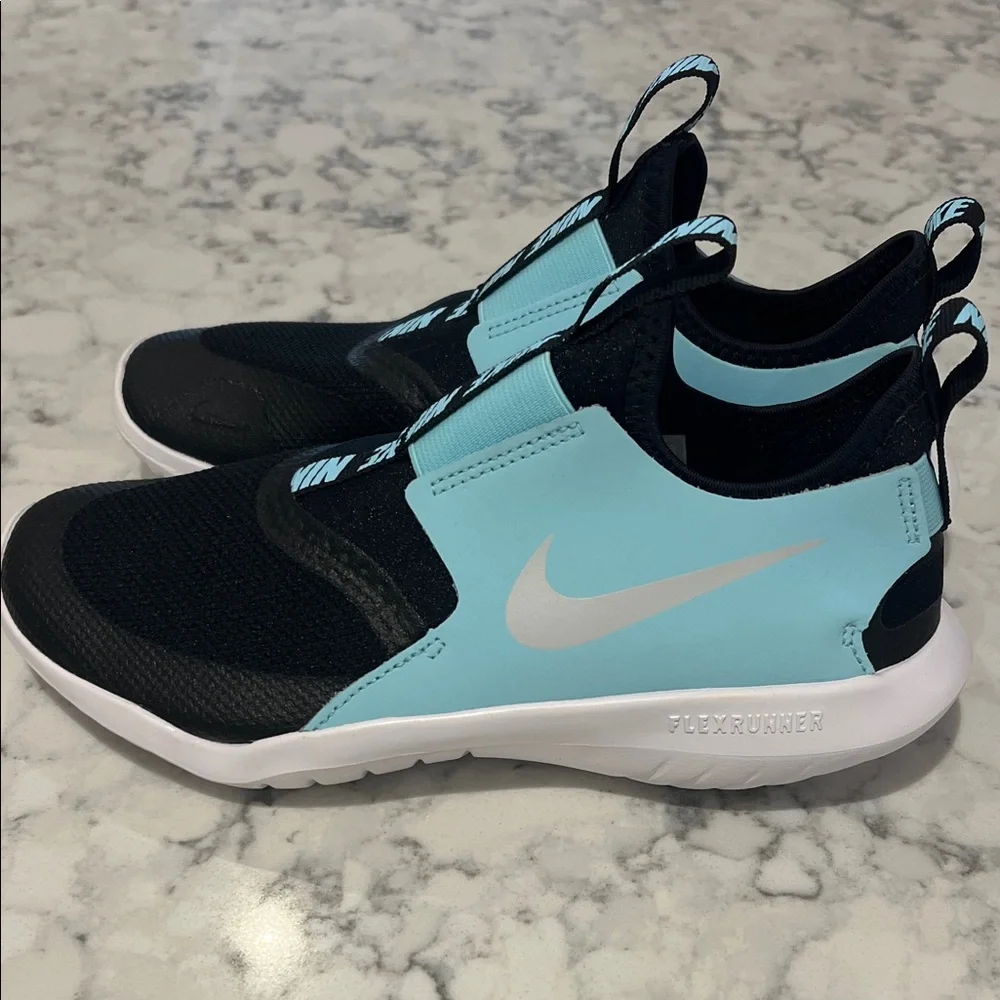 **NEW** Nike Kids Flex Runner Black and Light Blue Sneakers - Picture 3 of 6